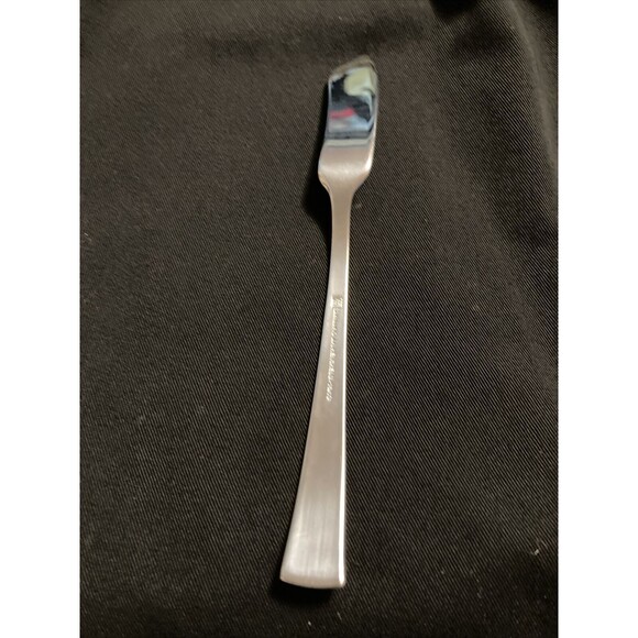 Zwilling J.A. Henckels BELLASERA Glossy 18/10 Stainless Master Butter Knife - Picture 4 of 7
